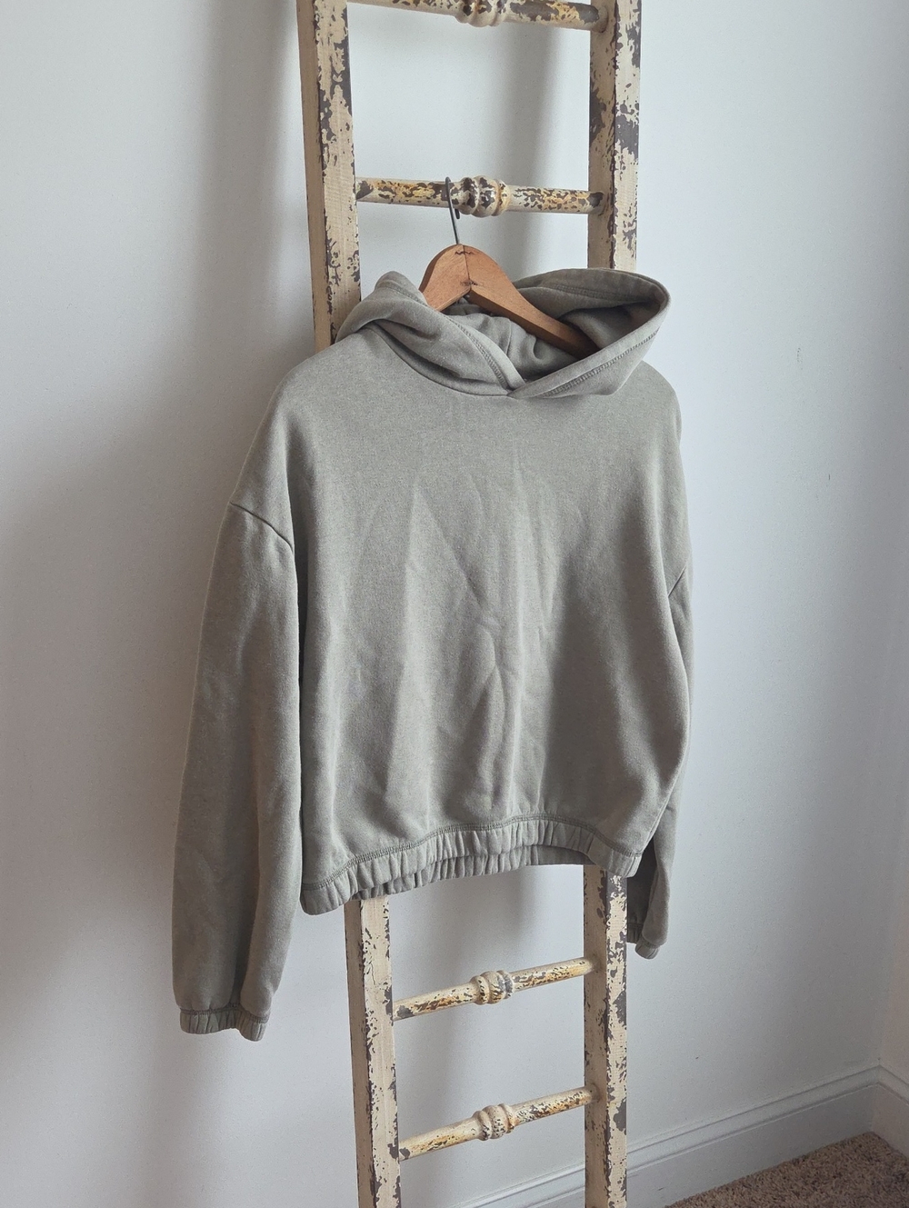 Women’s Casual Hooded Sweater in Sage Green